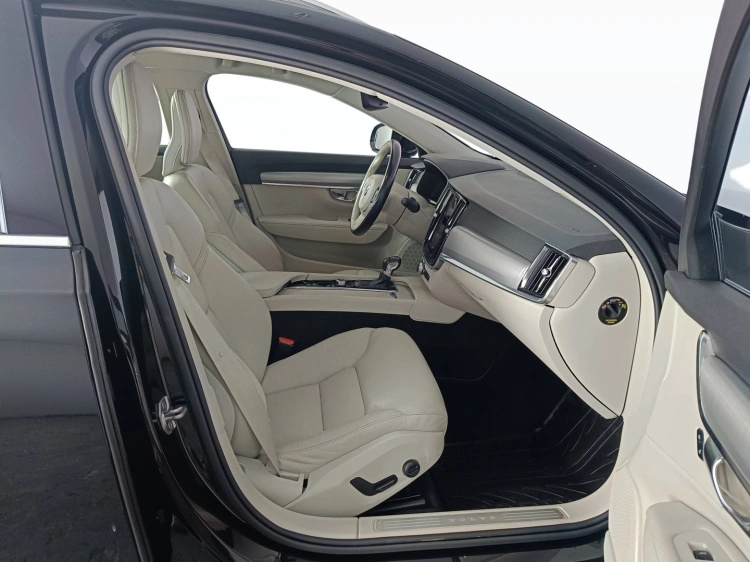 12 - Volvo V90 V90 2.0 D4 Momentum Business Pro awd geartronic