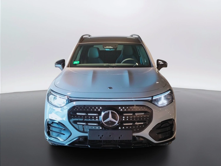 2 - Mercedes-Benz GLB 250+ con tecnologia EQ