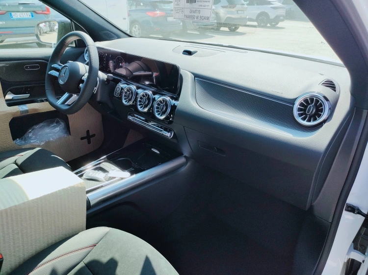 10 - Mercedes-Benz GLA 200 d automatic