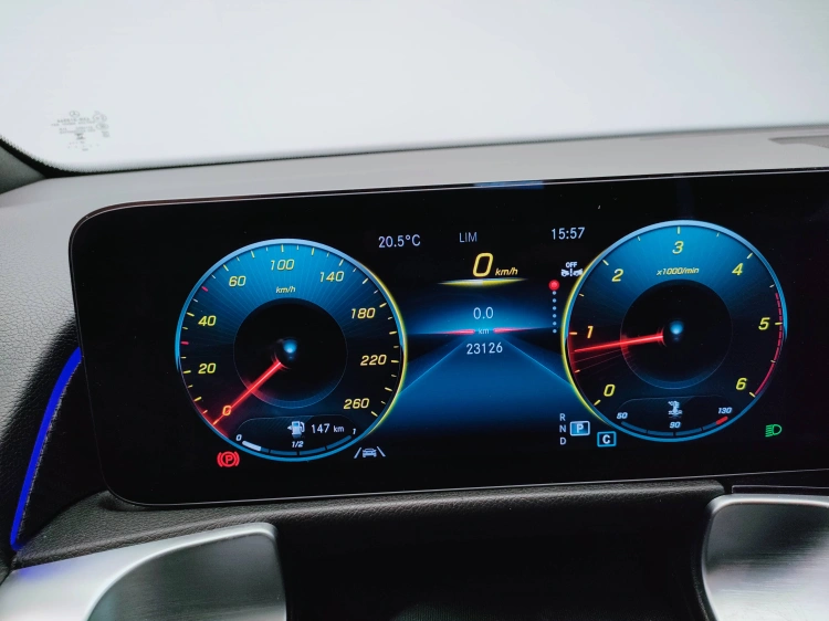 16 - Mercedes-Benz GLB 200 d Premium Easy Tech auto