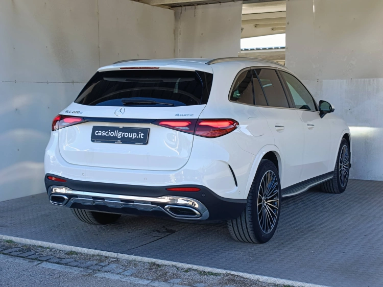 4 - Mercedes-Benz GLC 220 d AMG Premium 4matic auto