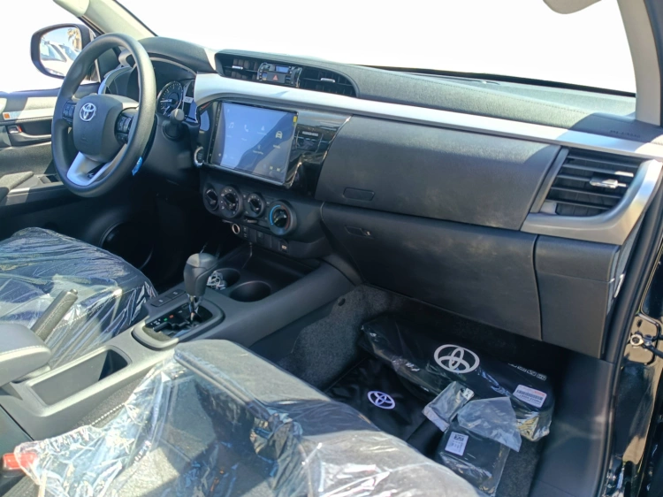 11 - Toyota Professional HI LUX 4X2 - 4X4 HILUX 2.4D A DC 4WD CMF MY24