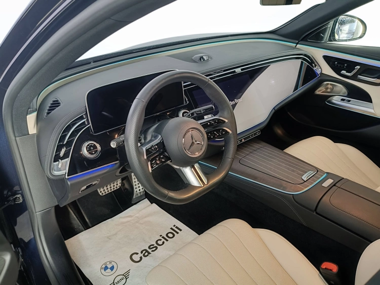 8 - Mercedes-Benz Classe E 220 d AMG Line Premium auto