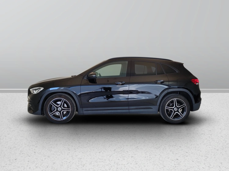 3 - Mercedes-Benz GLA 200 d Premium auto