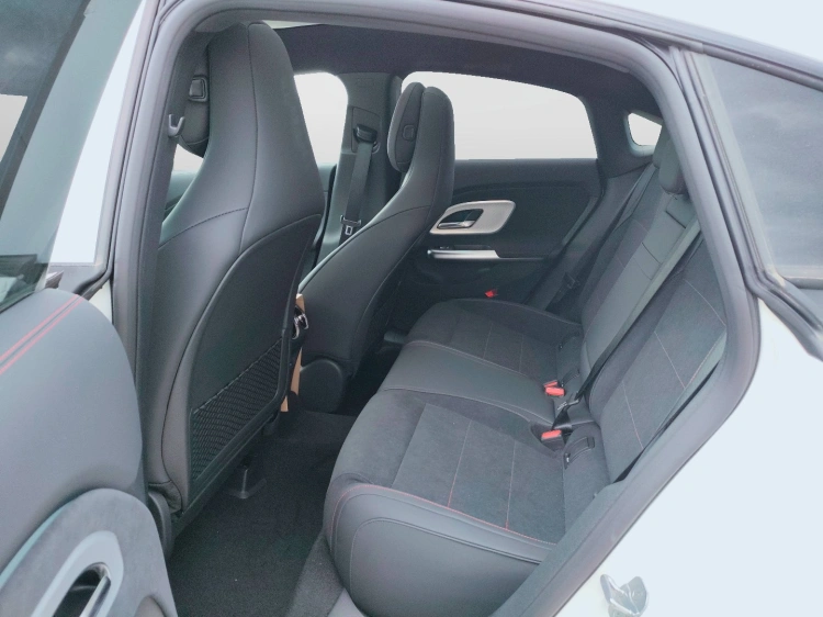 12 - Mercedes-Benz CLA 200