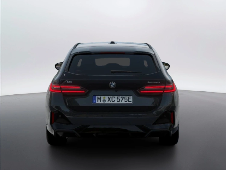 3 - BMW i5 BMW i5 xDrive40 Touring