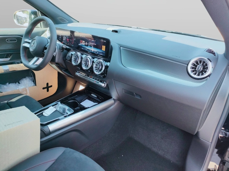 14 - Mercedes-Benz GLA 200 d automatic