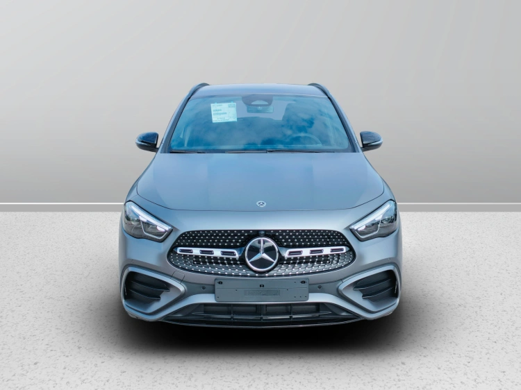 2 - Mercedes-Benz GLA 200 d automatic