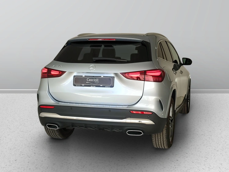 6 - Mercedes-Benz GLA 250 e Plug-in hybrid