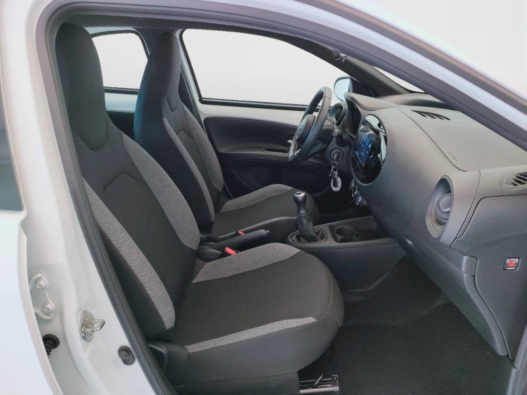 11 - Toyota Aygo X Aygo X 1.0 Active 72cv