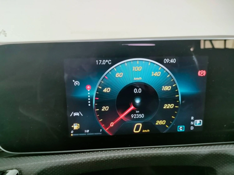 19 - Mercedes-Benz CLA Shooting Brake 200 d Sport auto