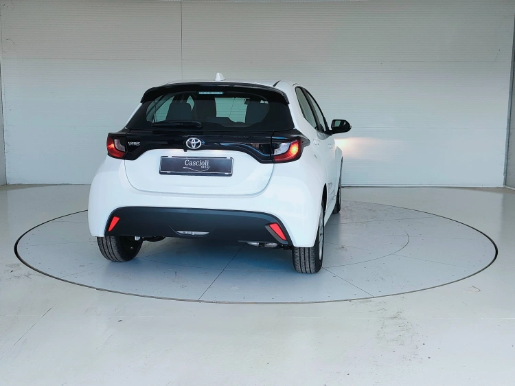 6 - Toyota Yaris Yaris 1.0 Active