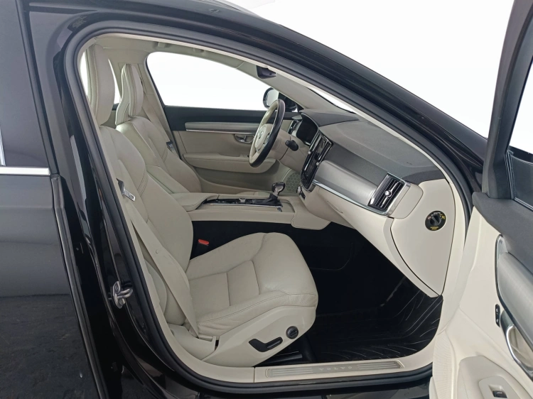 12 - Volvo V90 V90 2.0 D4 Momentum Business Pro awd geartronic