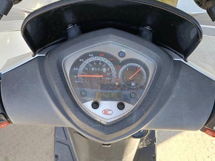 7 - Kymco E1084 AGILITY 200