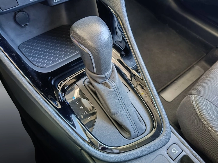 18 - Toyota Yaris Yaris 1.5h Trend