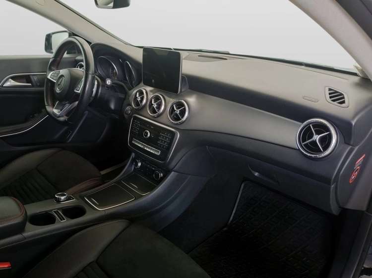 11 - Mercedes-Benz CLA 200 d Premium auto FL