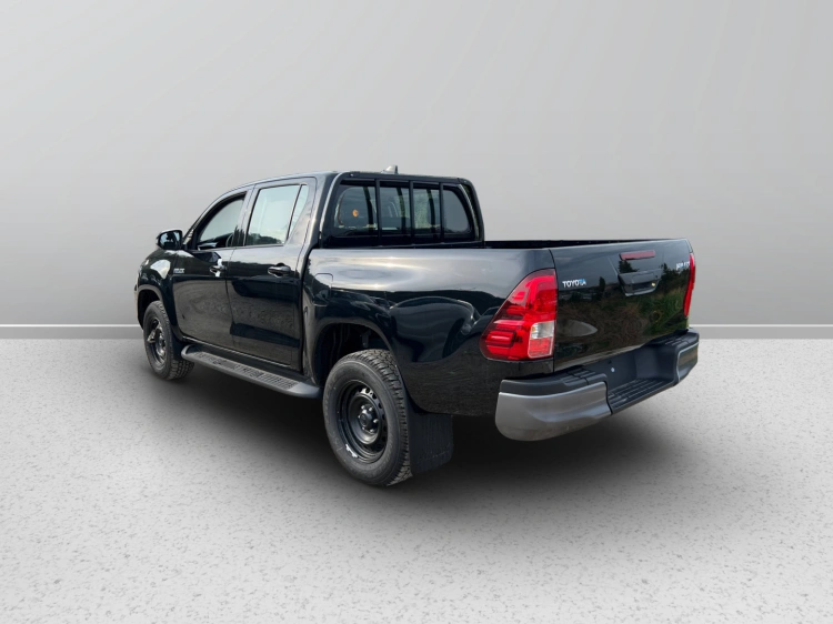 7 - Toyota Professional HI LUX 4X2 - 4X4 HILUX 2.4D A DC 4WD CMF MY24