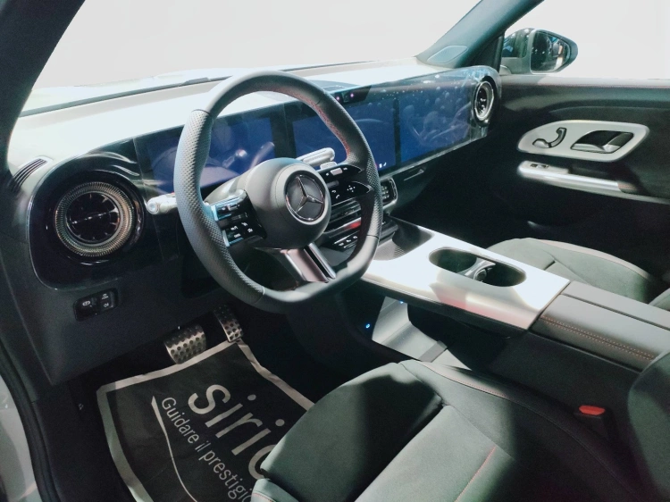 9 - Mercedes-Benz GLB 250+ con tecnologia EQ