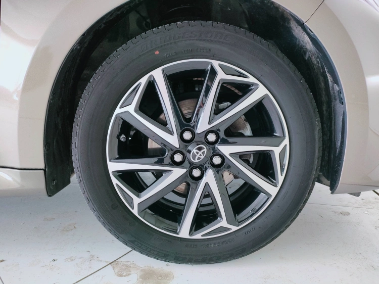 9 - Toyota Yaris Yaris 1.0 Trend