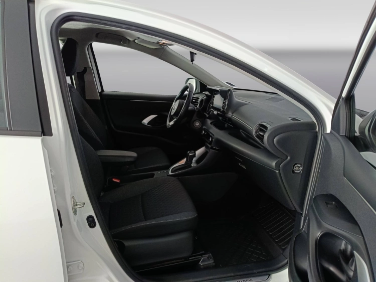 11 - Toyota Yaris Yaris 1.5h Trend