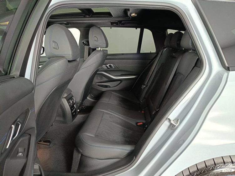 9 - BMW Serie 3 320d Touring mhev 48V xdrive Msport auto