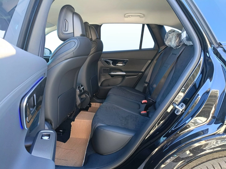 8 - Mercedes-Benz GLC 300 de 4MATIC