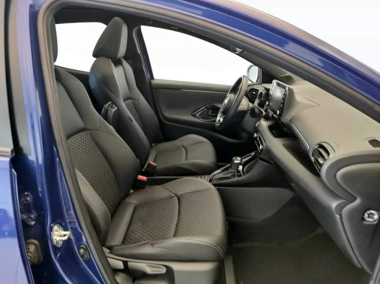 11 - Toyota Yaris Yaris 1.5h Lounge