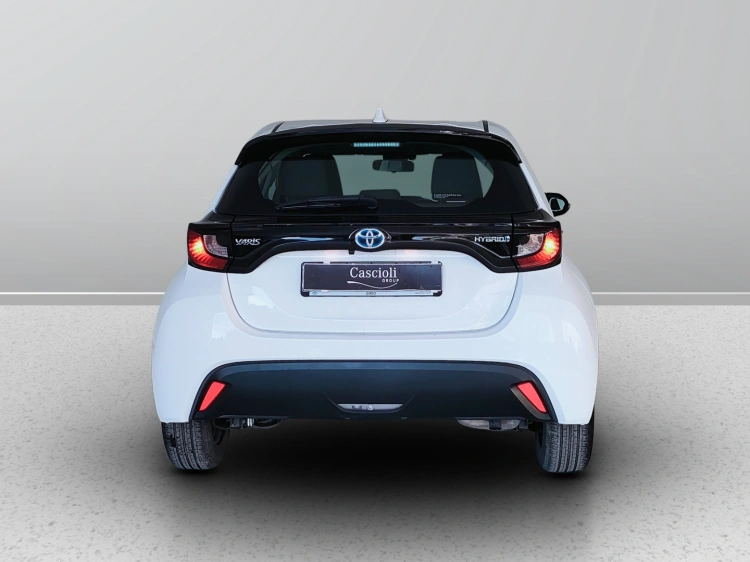 4 - Toyota Yaris Yaris 1.5h Active