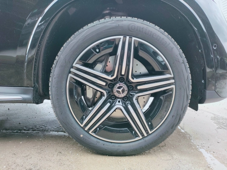 7 - Mercedes-Benz GLC 300 de 4Matic Plug-in Hybrid Coupe