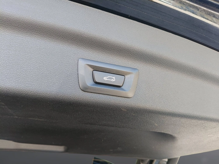 19 - BMW X1 X1 sdrive18d X-Line auto
