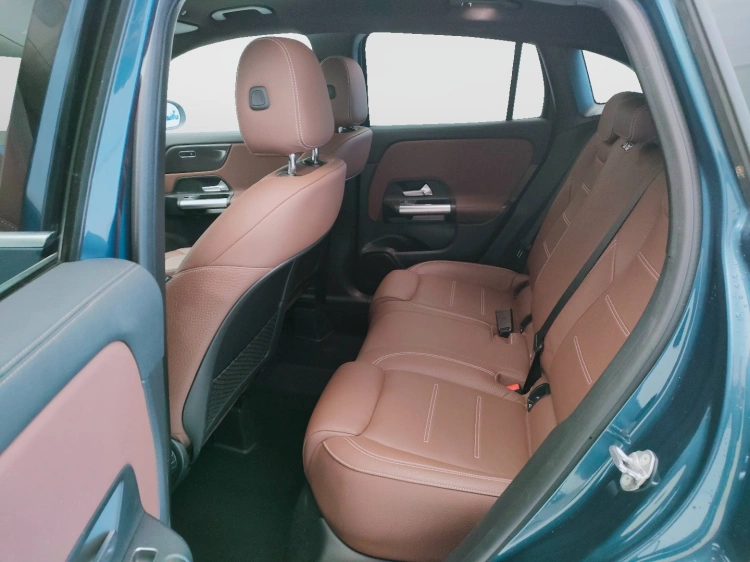 11 - Mercedes-Benz GLA 200 d Premium 4matic auto