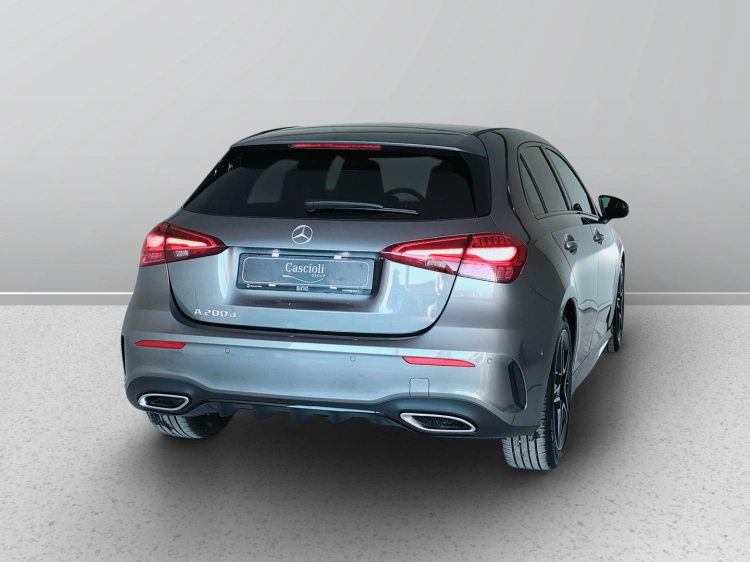 6 - Mercedes-Benz Classe A 200 d Automatic