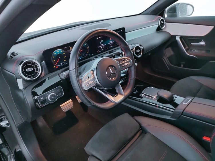 13 - Mercedes-Benz CLA Shooting Brake 200d Premium auto