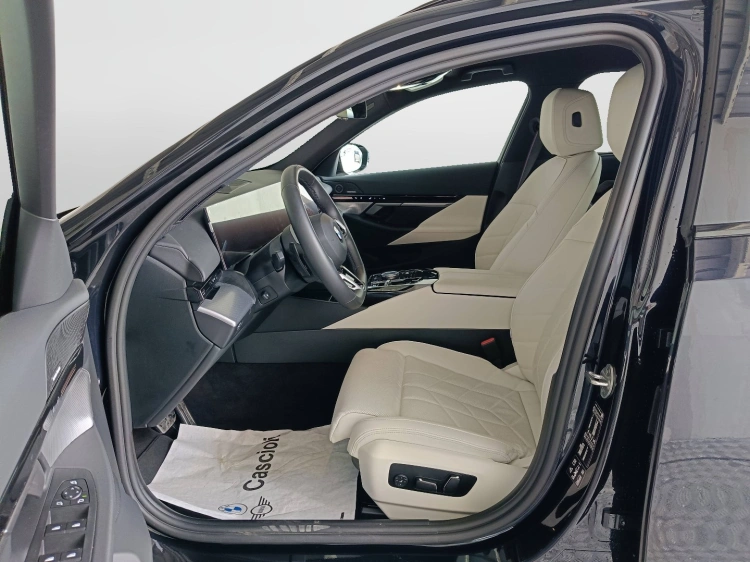 8 - BMW Serie 5 520d Touring 48V xdrive MSport Pro auto