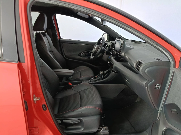 11 - Toyota Yaris Yaris 1.5h Premiere