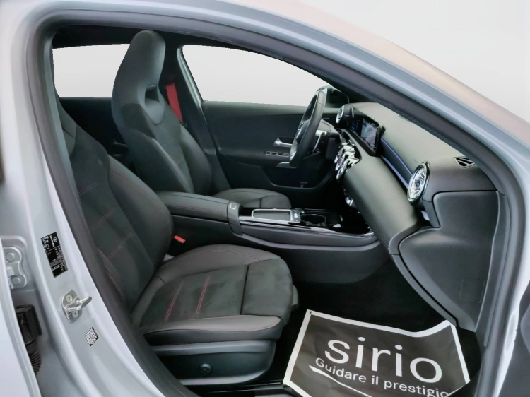 11 - Mercedes-Benz Classe A AMG 35 AMG Line Premium Plus 4matic auto