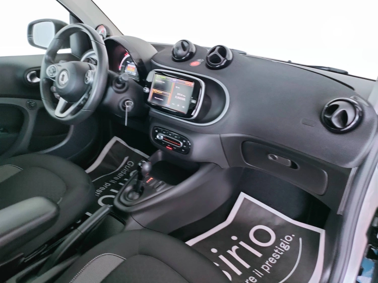 12 - smart fortwo Fortwo eq Passion 4,6kW