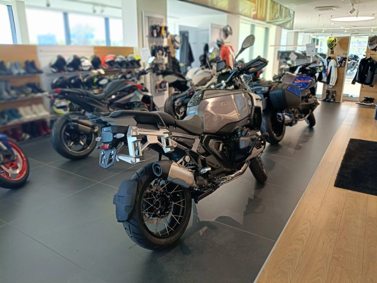 3 - BMW Motorrad GS R 1300 GS ADVENTURE