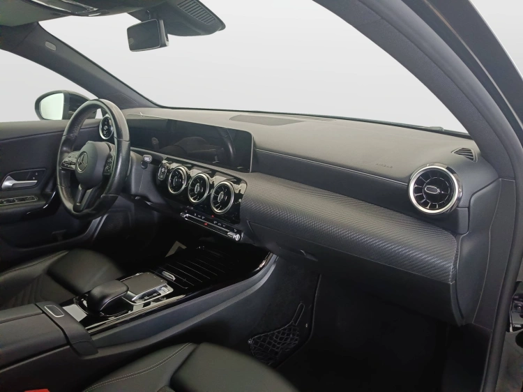 10 - Mercedes-Benz Classe A 180 d Sport Light auto