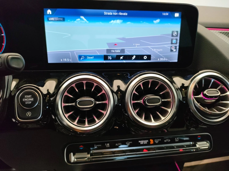 13 - Mercedes-Benz GLA 200 d Premium 4matic auto