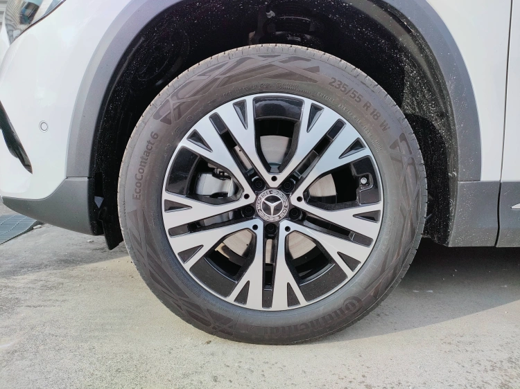 7 - Mercedes-Benz GLA 200 d automatic