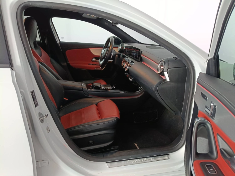 11 - Mercedes-Benz Classe A 180 d Premium auto