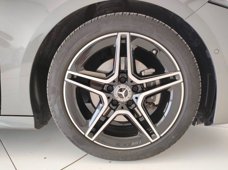 8 - Mercedes-Benz Classe A 180 d AMG Line Advanced Plus auto
