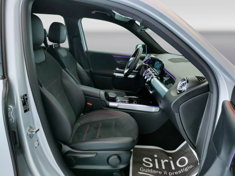 13 - Mercedes-Benz GLB 200 d Premium auto