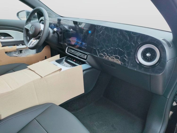 12 - Mercedes-Benz CLA 250+ con tecnologia EQ