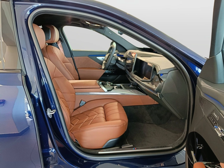 11 - BMW Serie 7 BMW i7 60 xDrive Berlina