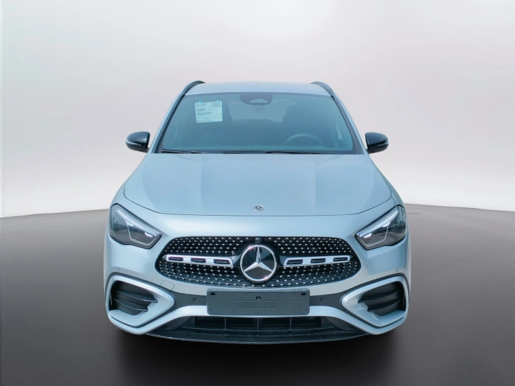 2 - Mercedes-Benz GLA 200 d automatic