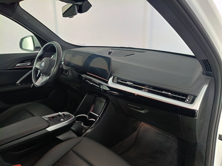 10 - BMW iX1 iX1 edrive 20 X-Line