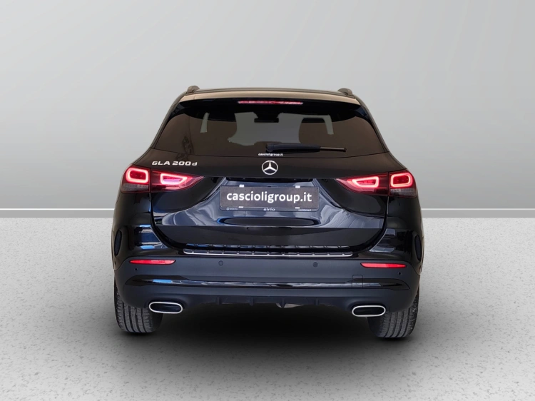 4 - Mercedes-Benz GLA 200 d Premium auto