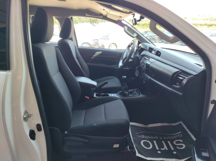 13 - Toyota Hilux Hilux 2.4 d-4d C&C 4x4 Comfort